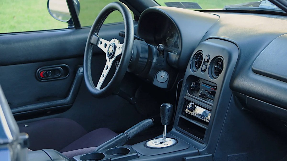 Mazda MX-5 gated shifter by Minottek